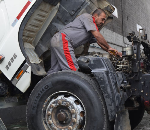 Encuentra en Autoamérica Hino servicio de reparación de frenos, revisión sistema de inyección, alineación y balanceo, reemplazo de neumáticos, asistencia mecánica y lavado para tu Hino